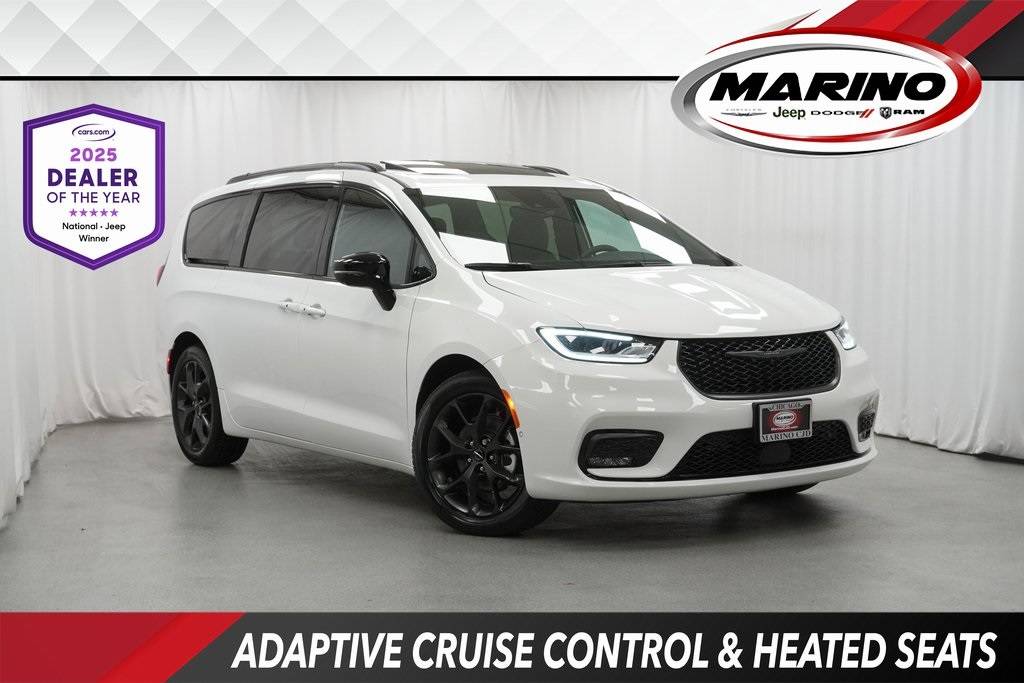 2024 Chrysler Pacifica Touring L — Minivan — 6,856 mi — Chicago, IL