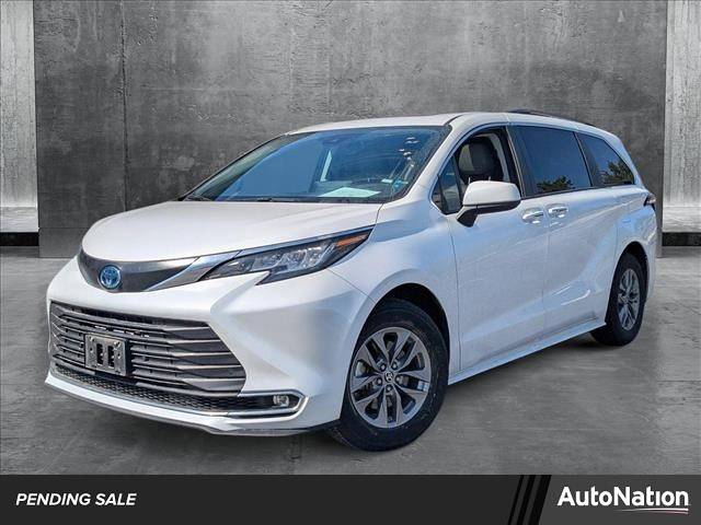 2023 Toyota Sienna XLE — Minivan — 55,226 mi — Westmont, IL