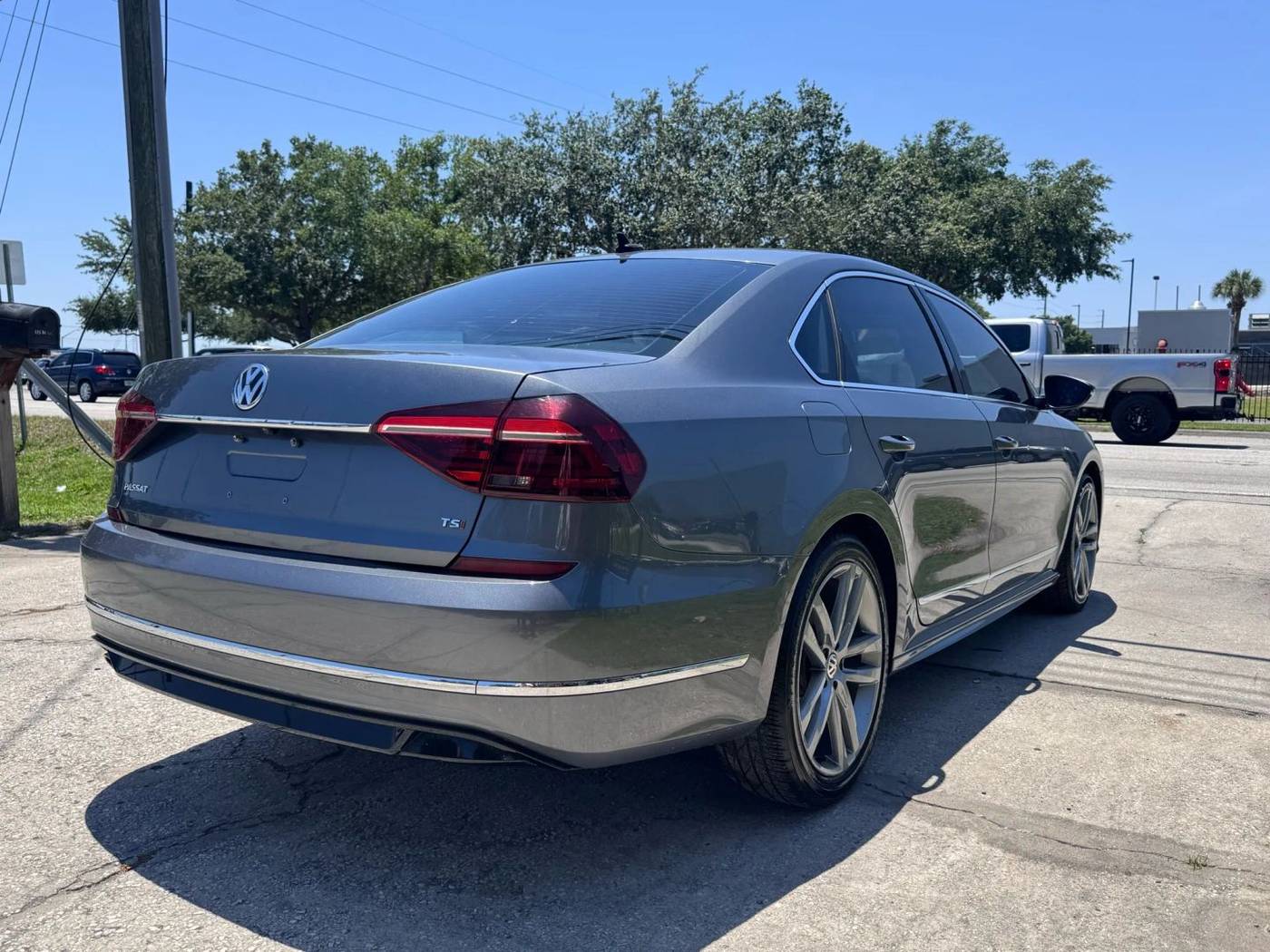 2017 Volkswagen Passat R-Line — Sedan — 95,750 mi — Ocoee, FL