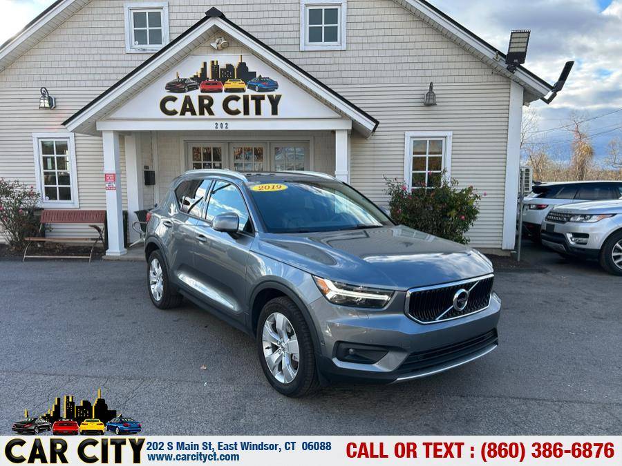 2019 Volvo XC40 T5 Momentum