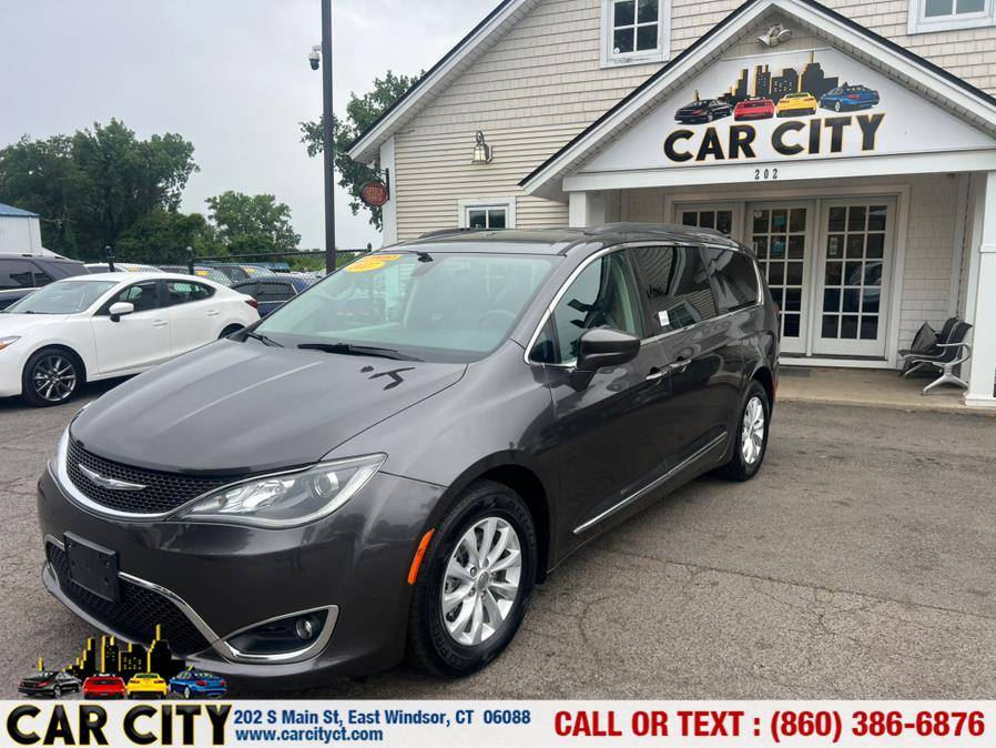 2017 Chrysler Pacifica Touring L — Minivan — 92,583 mi — East Windsor, CT