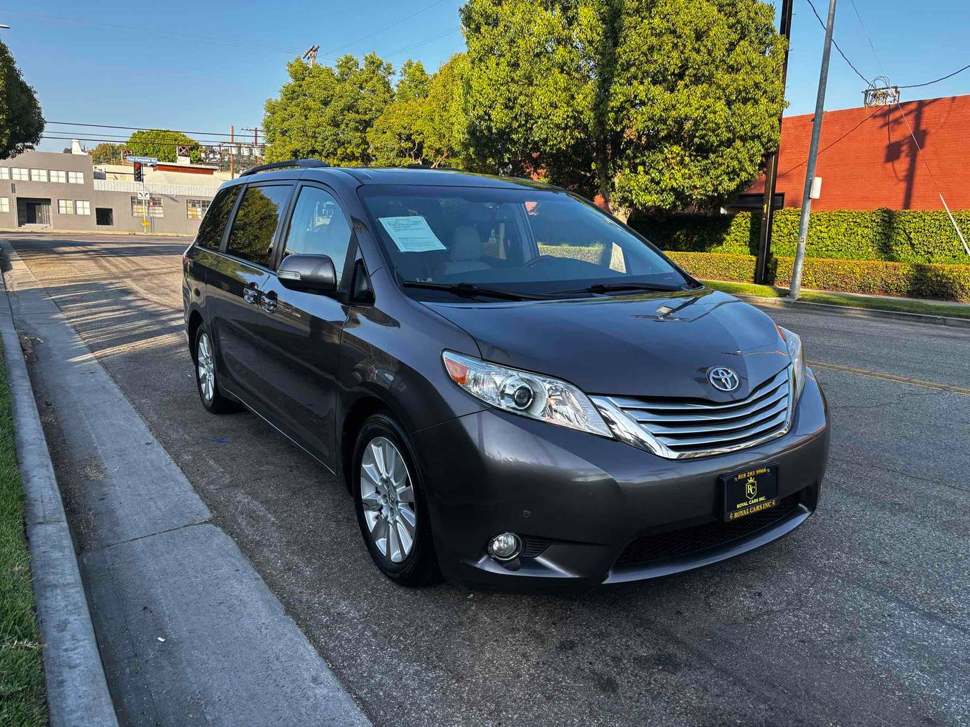 2013 Toyota Sienna XLE — Minivan — 155,387 mi — Los Angeles, CA