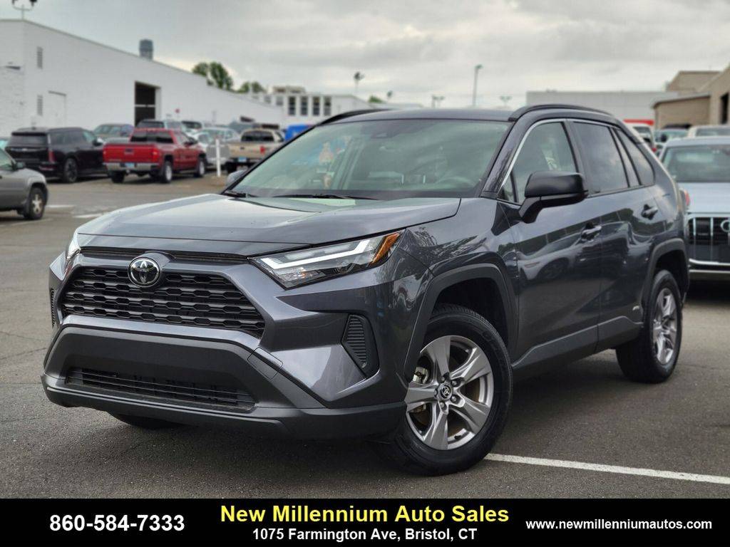 2025 Toyota RAV4 XLE — SUV — 3,112 mi — Bristol, CT