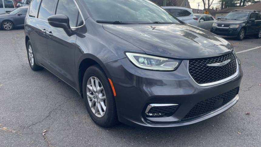 2022 Chrysler Pacifica Touring L — Minivan — 58,191 mi — Bristol, CT