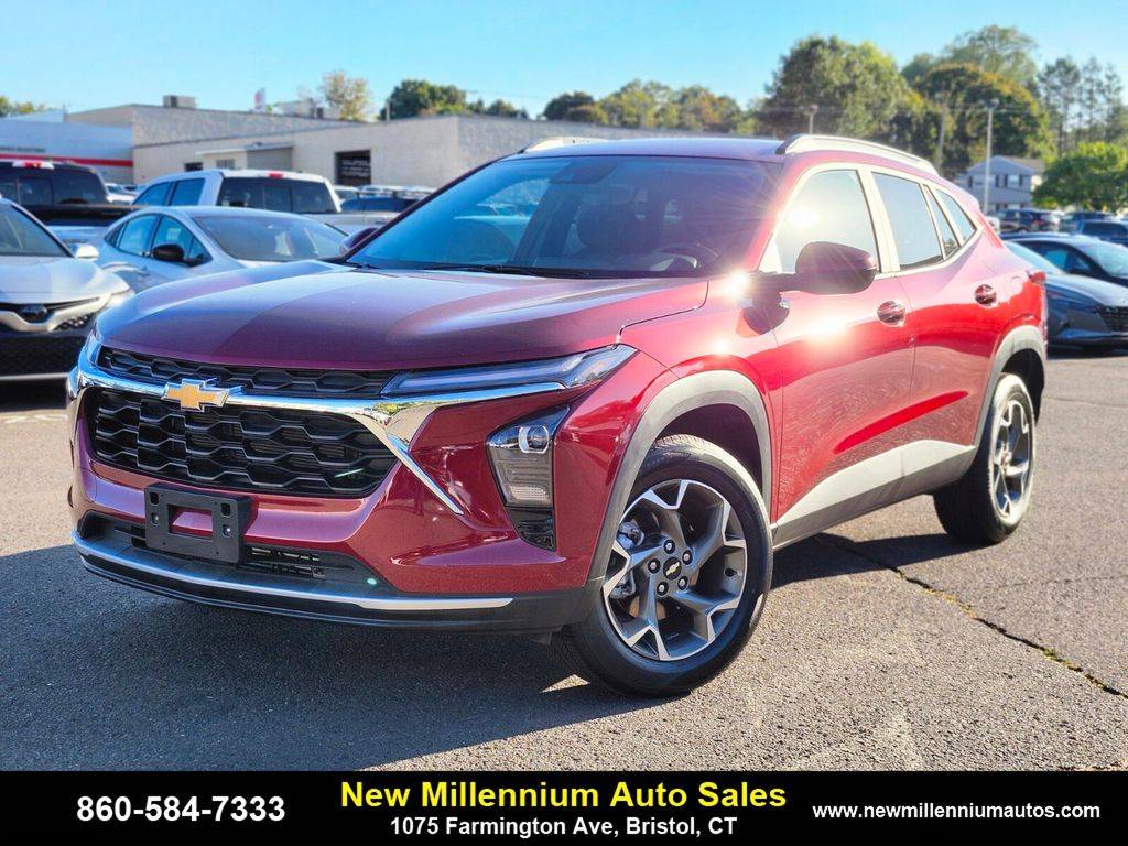 2025 Chevrolet Trax LT — SUV — 4,861 mi — Bristol, CT