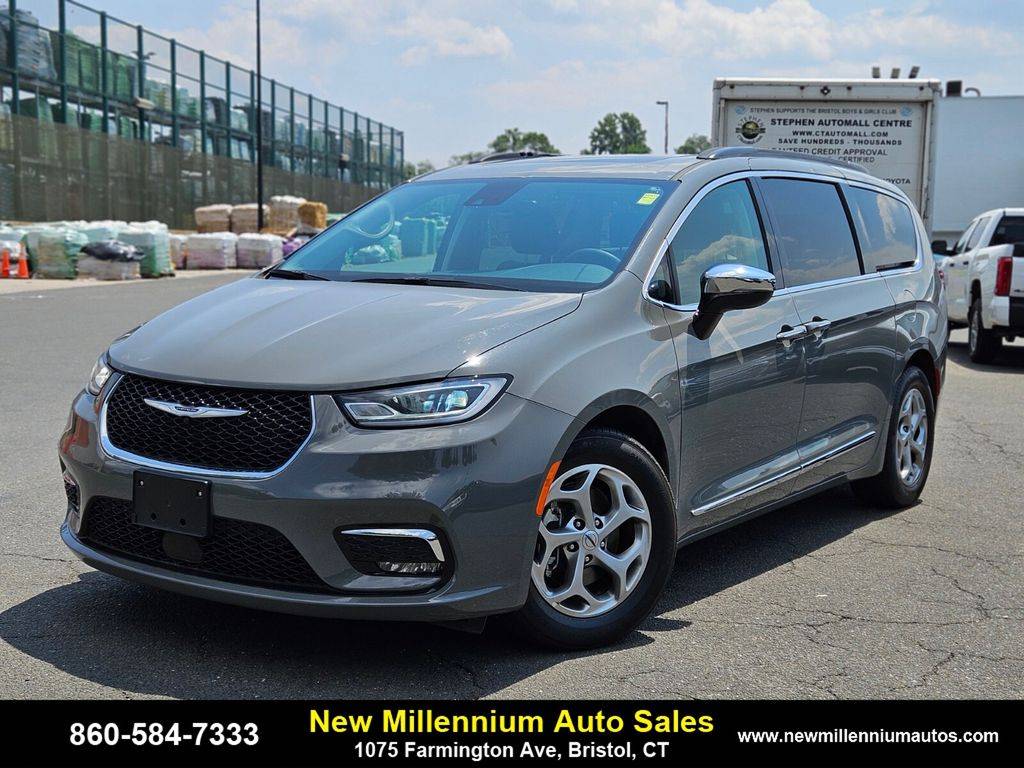 2023 Chrysler Pacifica Limited — Minivan — 55,446 mi — Bristol, CT