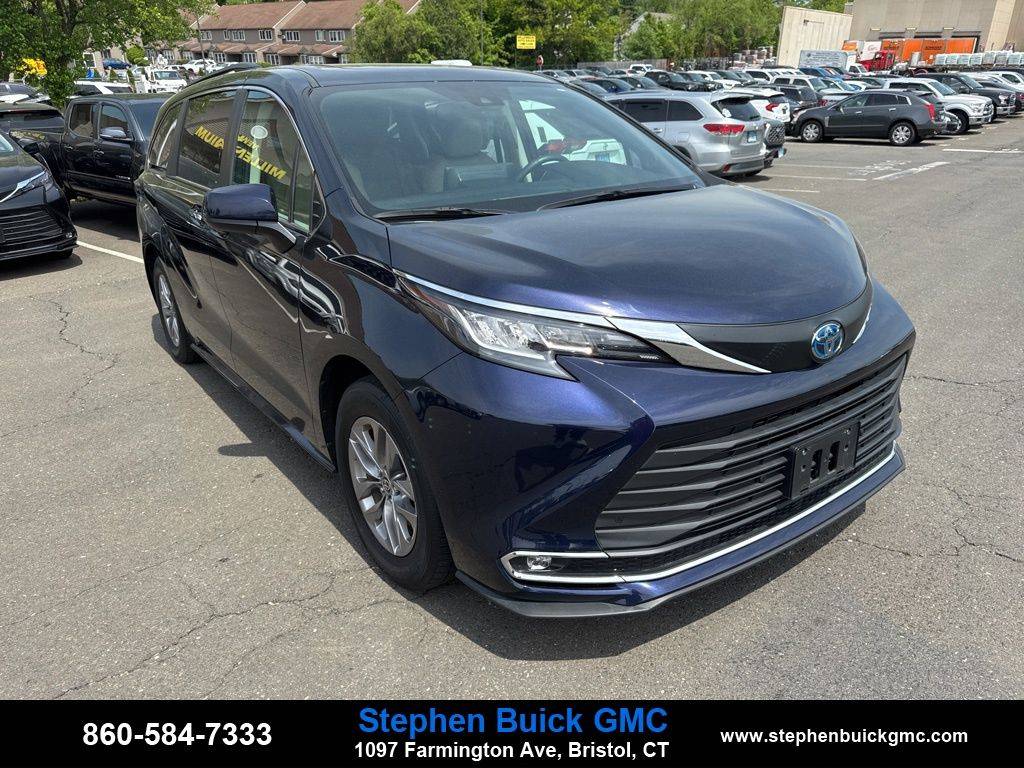 2022 Toyota Sienna XLE — Minivan — 58,915 mi — Bristol, CT