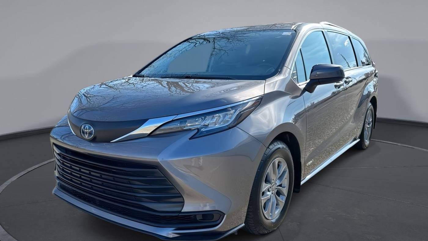 2021 Toyota Sienna LE — Minivan — 60,811 mi — Eatontown, NJ