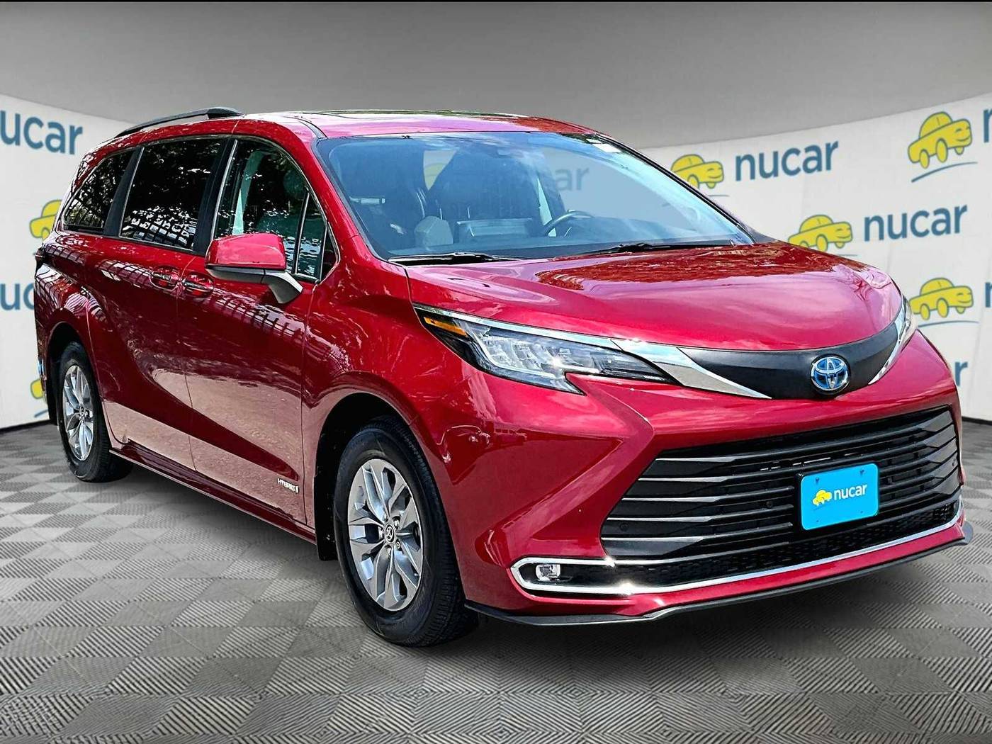 2021 Toyota Sienna XLE — Minivan — 32,068 mi — Norwood, MA