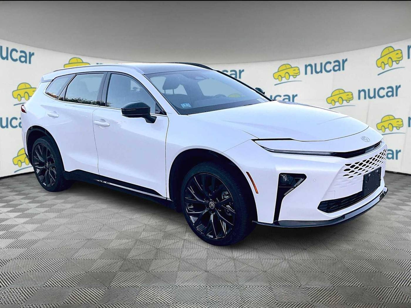 2025 Toyota Crown Signia Limited — SUV — 5,775 mi — Norwood, MA