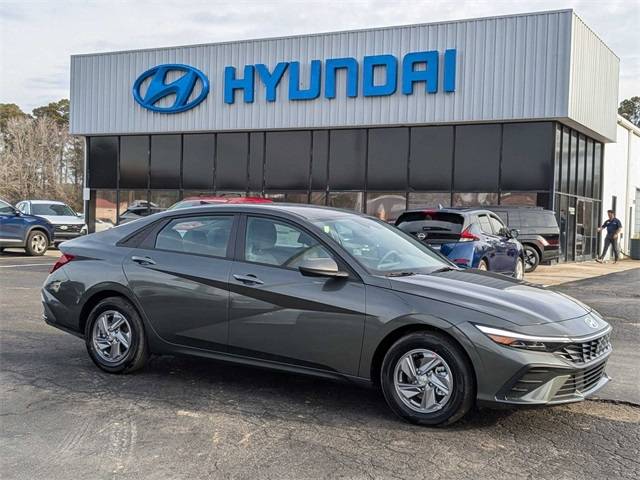 2025 Hyundai Elantra SE — Sedan — 15 mi — New Bern, NC