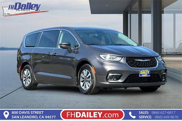2022 Chrysler Pacifica Hybrid Touring L — Minivan — 68,928 mi — San Leandro, CA