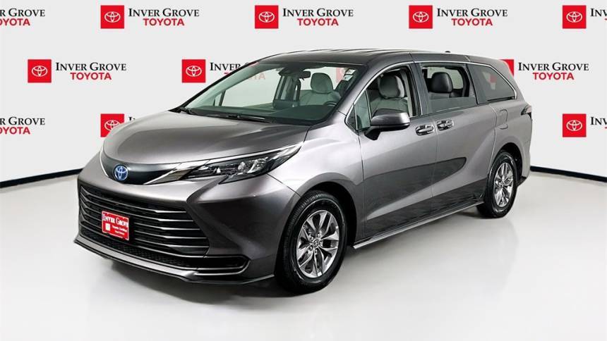 2024 Toyota Sienna LE — Minivan — 24,472 mi — Inver Grove, MN