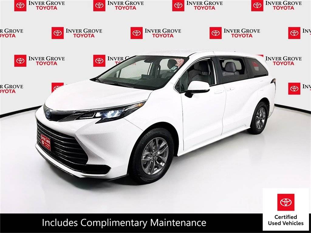 2025 Toyota Sienna LE — Minivan — 20,179 mi — Inver Grove, MN