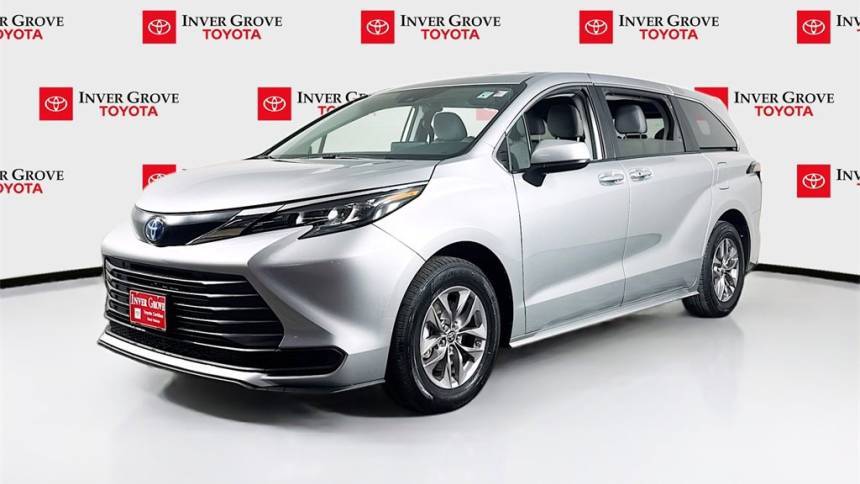 2024 Toyota Sienna LE — Minivan — 24,677 mi — Inver Grove, MN