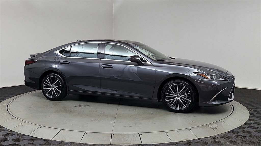 2025 Lexus ES ES 300h — Sedan — 5,269 mi — Portland, OR