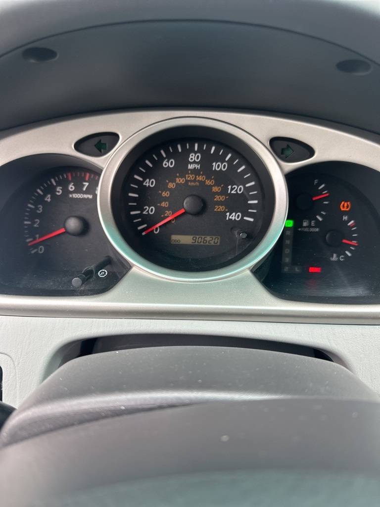 2005 Toyota Highlander Base V6 — SUV — 90,620 mi — Portland, OR