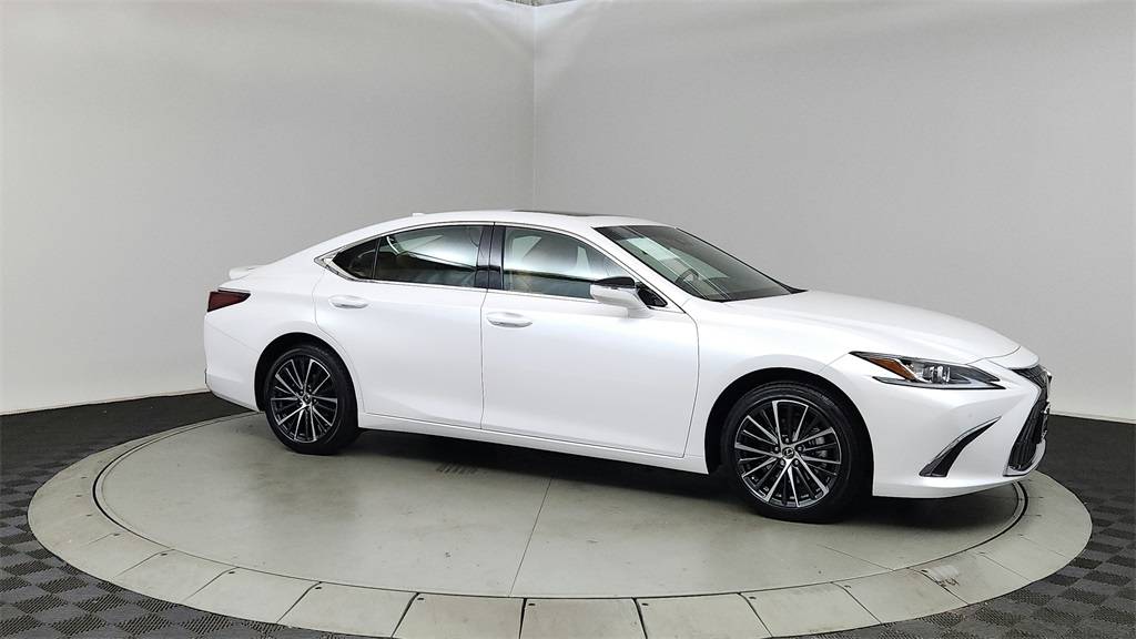 2025 Lexus ES ES 300h — Sedan — 260 mi — Portland, OR