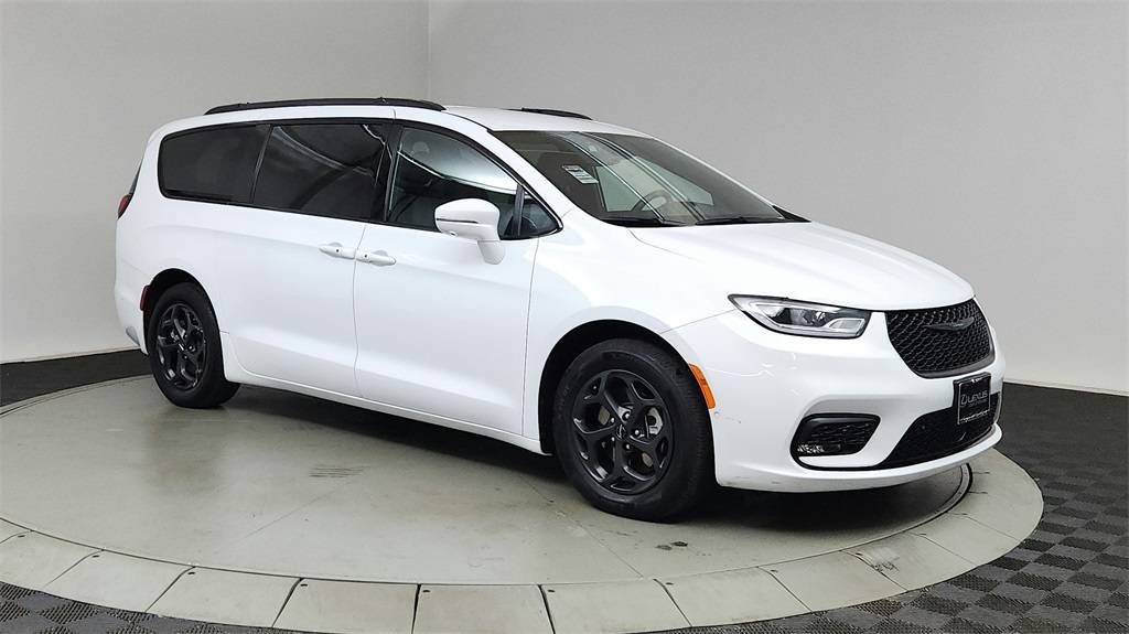 2021 Chrysler Pacifica Hybrid Touring L — Minivan — 48,660 mi — Portland, OR