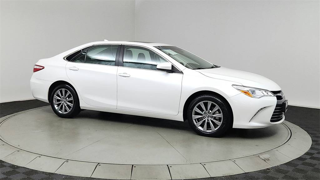 2015 Toyota Camry XLE V6 — Sedan — 65,709 mi — Portland, OR