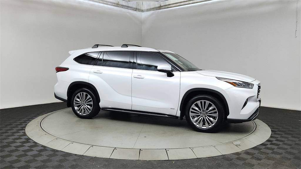 2022 Toyota Highlander Hybrid Platinum — SUV — 43,720 mi — Portland, OR