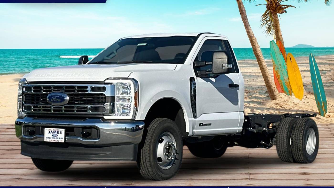 2024 Ford Super Duty F-350 Chassis Cab XLT — Chassis Cab Truck — 32 mi — Half Moon Bay, CA
