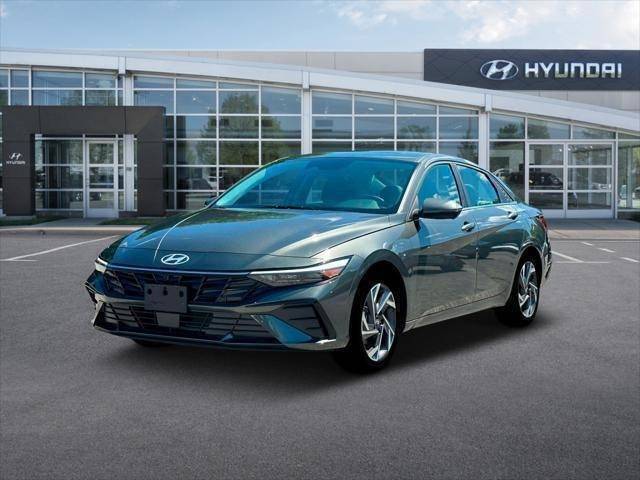 2025 Hyundai Elantra Limited — Sedan — 3,556 mi — Tustin, CA