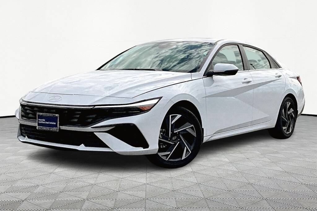 2025 Hyundai Elantra Limited — Sedan — 4,839 mi — Tustin, CA