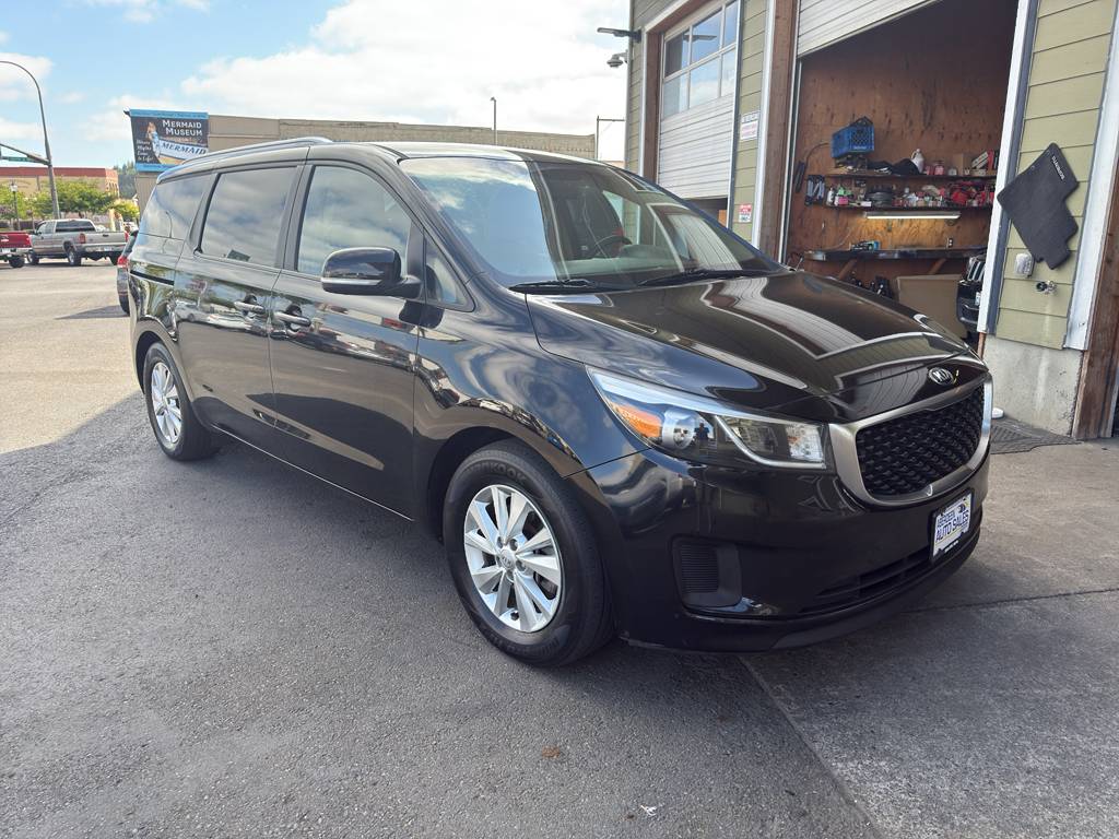 2016 Kia Sedona LX — Minivan — 104,507 mi — Aberdeen, WA