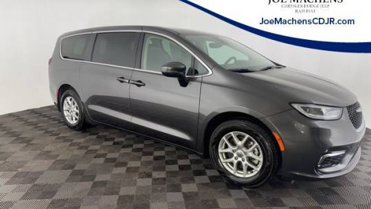2023 Chrysler Pacifica Touring L — Minivan — 70,152 mi — Columbia, MO