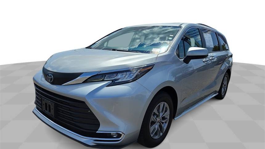 2023 Toyota Sienna XLE — Minivan — 73,772 mi — Las Cruces, NM