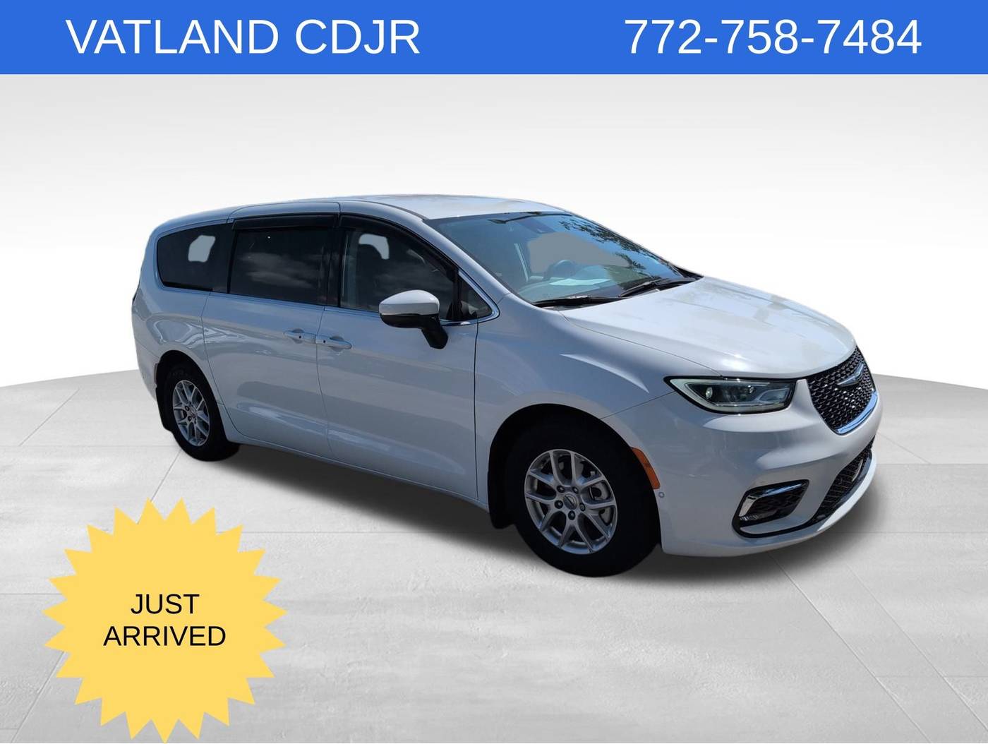 2023 Chrysler Pacifica Touring L — Minivan — 28,635 mi — Vero Beach, FL