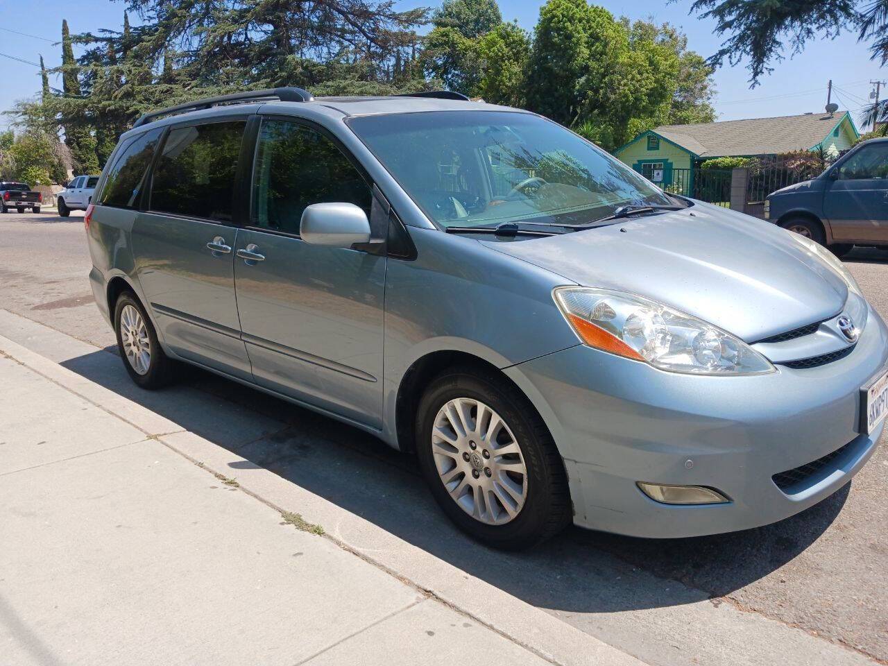 2010 Toyota Sienna XLE Limited — Minivan — 165,202 mi — El Monte, CA