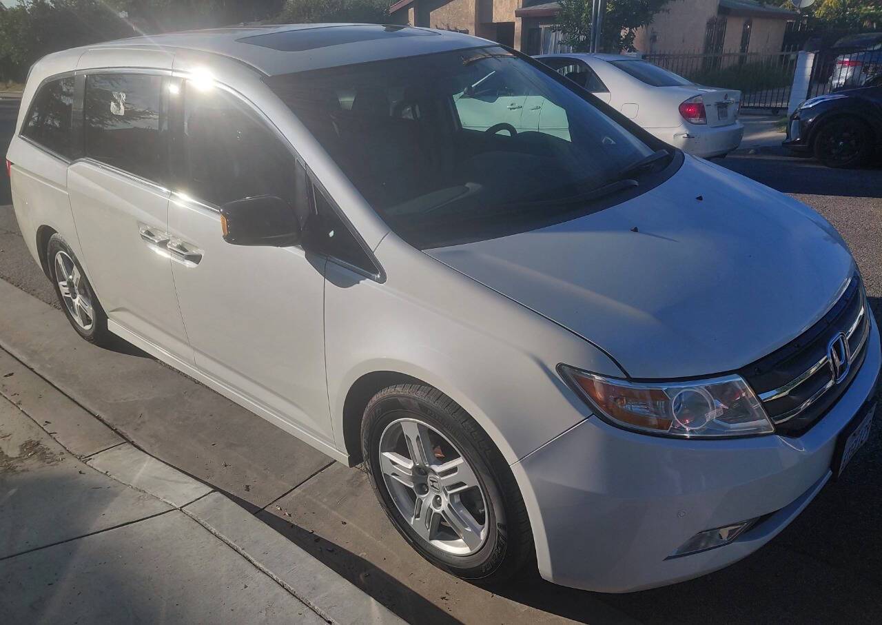 2013 Honda Odyssey Touring — Minivan — 138,961 mi — El Monte, CA