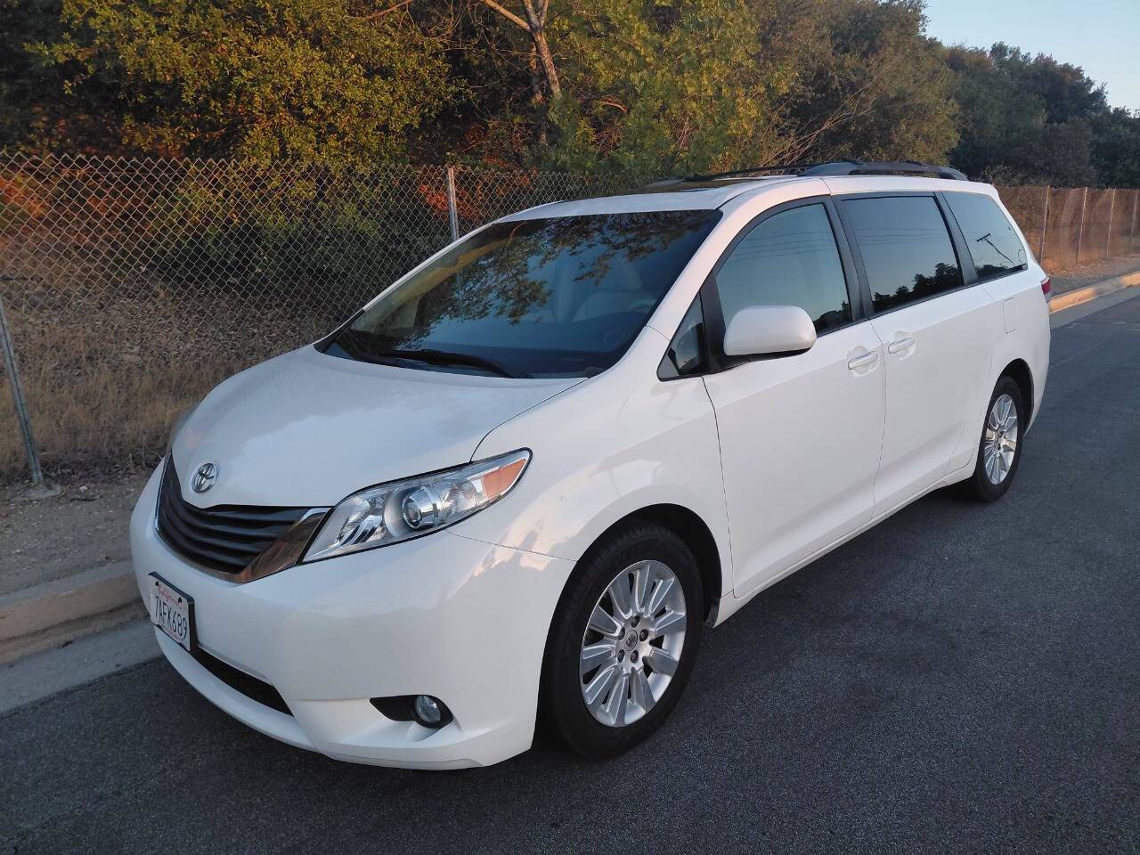 2013 Toyota Sienna XLE — Minivan — 125,366 mi — El Monte, CA