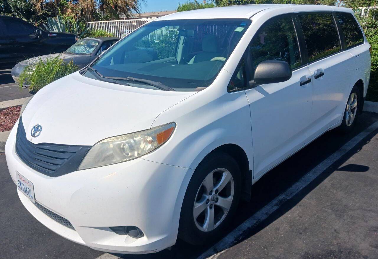 2011 Toyota Sienna Base — Minivan — 175,847 mi — El Monte, CA
