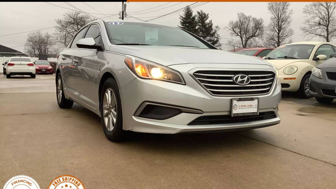 2017 Hyundai Sonata SE — Sedan — 106,695 mi — East Peoria, IL