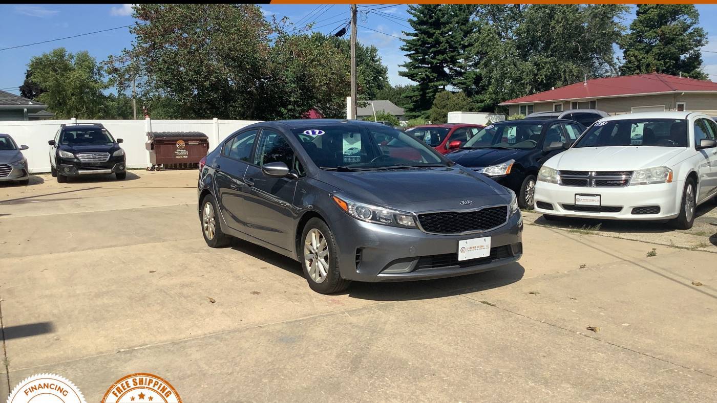 2017 Kia Forte S — Sedan — 105,942 mi — East Peoria, IL
