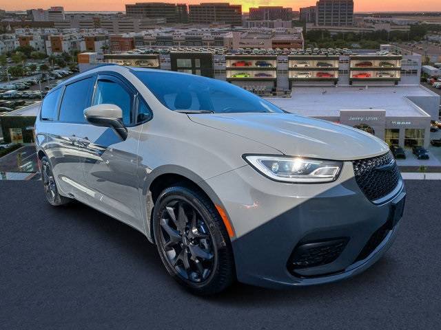 2023 Chrysler Pacifica Touring L — Minivan — 30,898 mi — Tampa, FL
