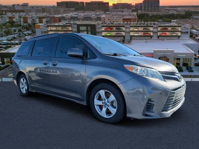 2019 Toyota Sienna LE — Minivan — 62,132 mi — Tampa, FL