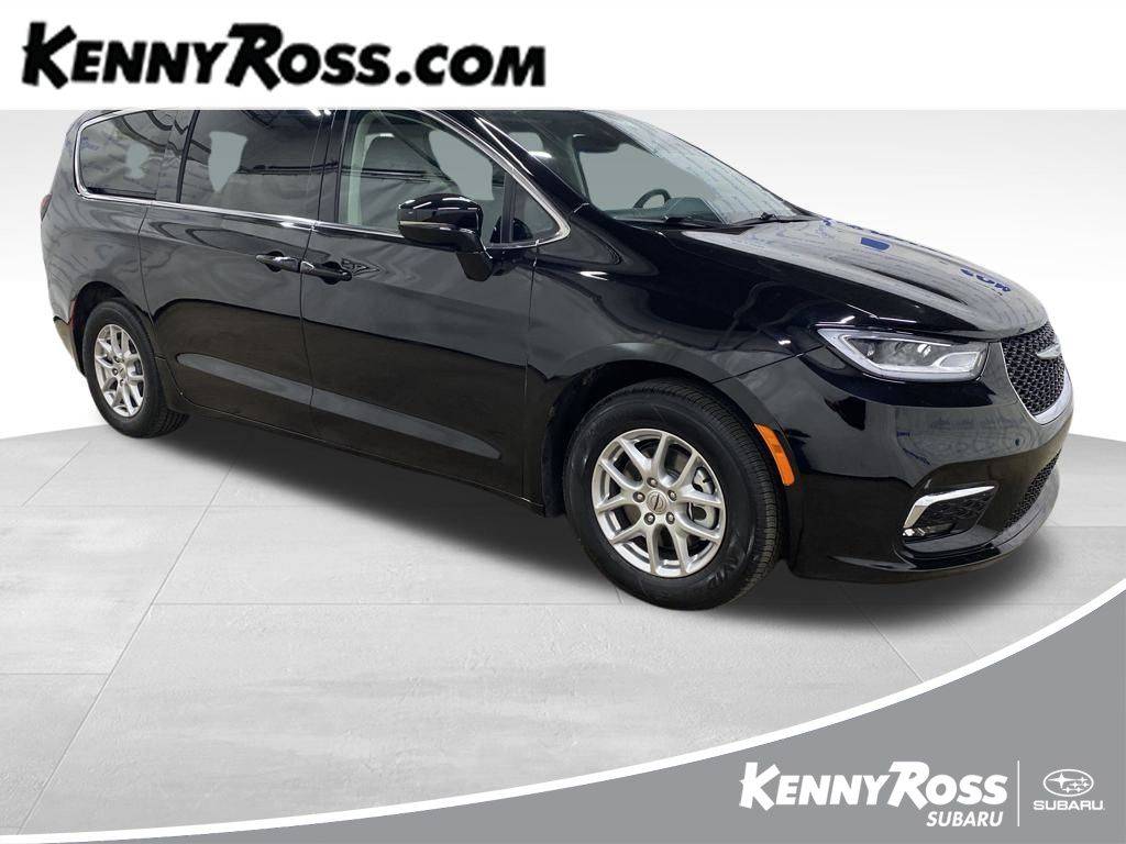 2024 Chrysler Pacifica Touring L — Minivan — 32,003 mi — North Huntingdon, PA