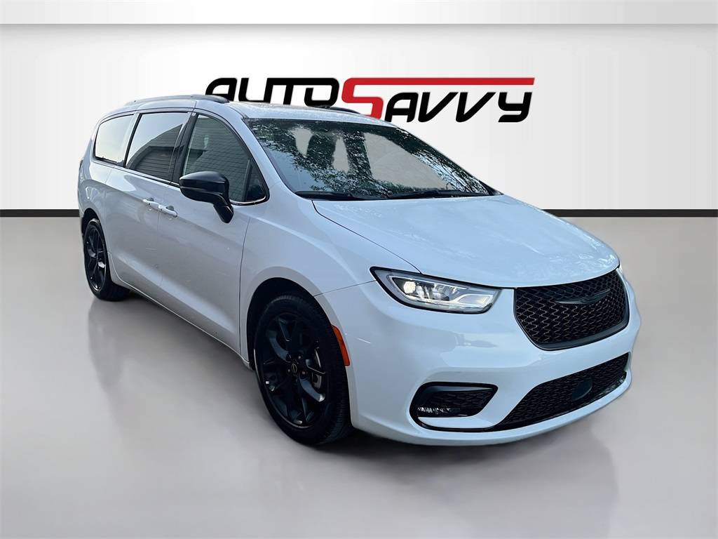 2025 Chrysler Pacifica Limited — Minivan — 17,909 mi — Woods Cross, UT