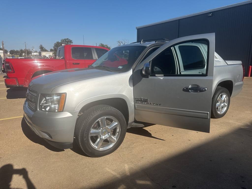 2013 Chevrolet Avalanche LS — Pickup Truck — 103,749 mi — Granbury, TX