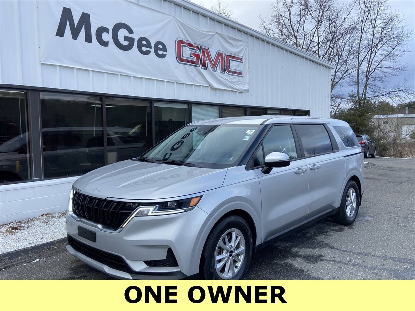 2022 Kia Carnival LXS — Minivan — 23,140 mi — Charlton, MA