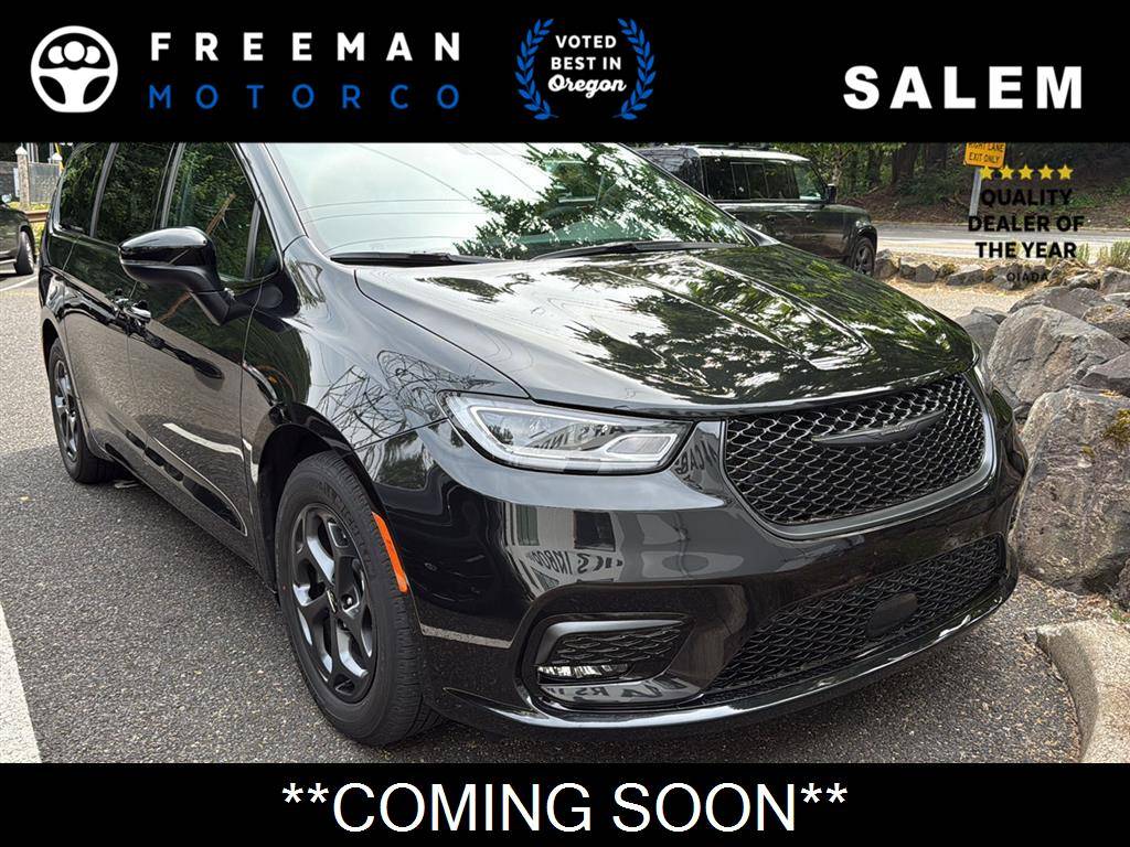 2023 Chrysler Pacifica Hybrid Touring L — Minivan — 5,114 mi — Salem, OR