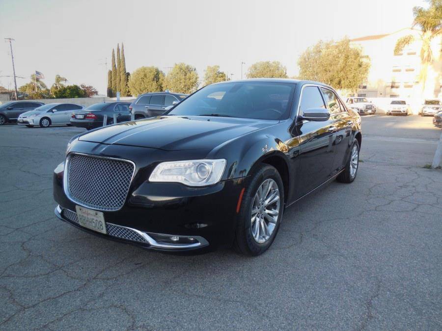 2016 Chrysler 300 C — Sedan — 113,822 mi — Hawaiian Gardens, CA