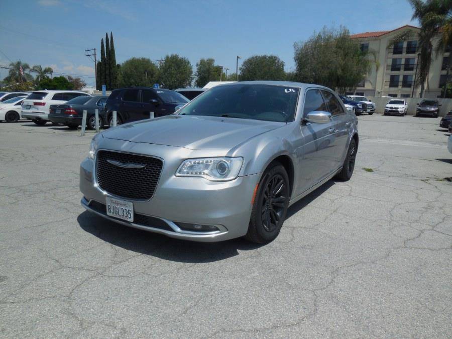 2017 Chrysler 300 C — Sedan — 128,395 mi — Hawaiian Gardens, CA