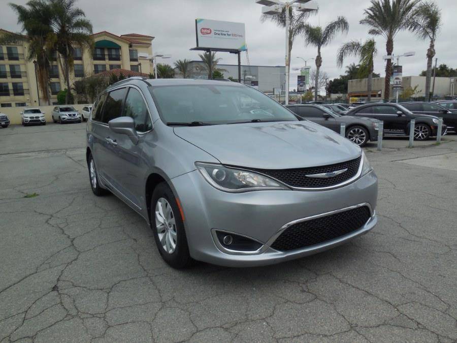 2019 Chrysler Pacifica Touring L — Minivan — 96,365 mi — Hawaiian Gardens, CA