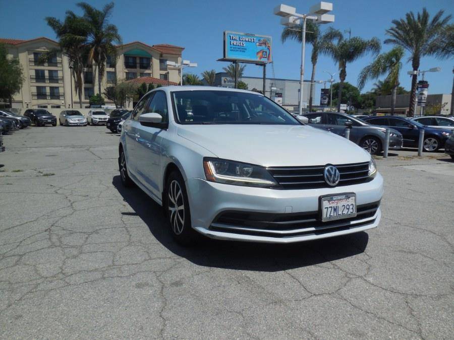 2017 Volkswagen Jetta 1.4T SE — Sedan — 113,189 mi — Hawaiian Gardens, CA