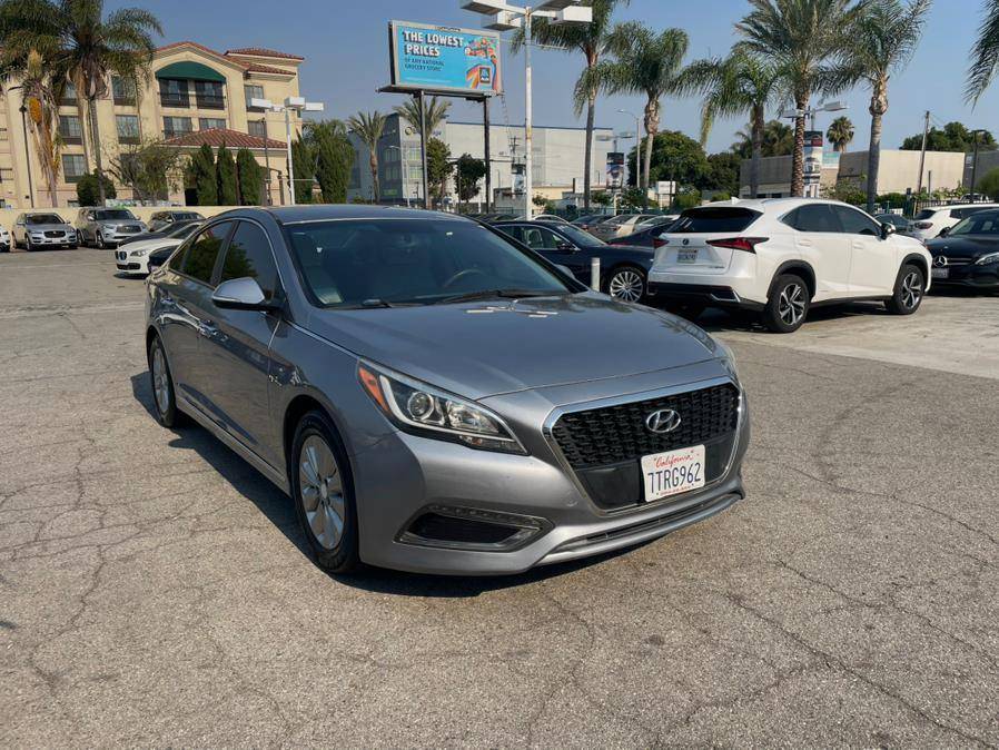 2017 Hyundai Sonata Hybrid SE — Sedan — 135,994 mi — Hawaiian Gardens, CA